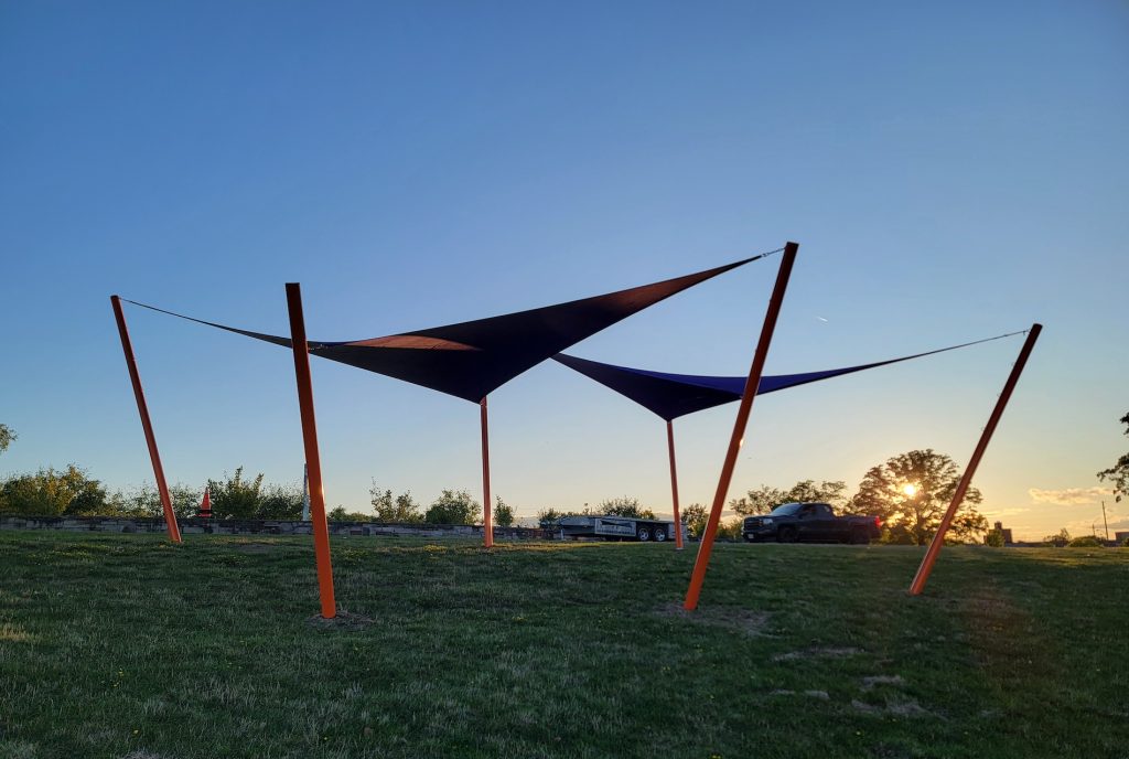 IMG_3616 Purple triangular shade sails with orange posts Downsview Park Toronto Ontario